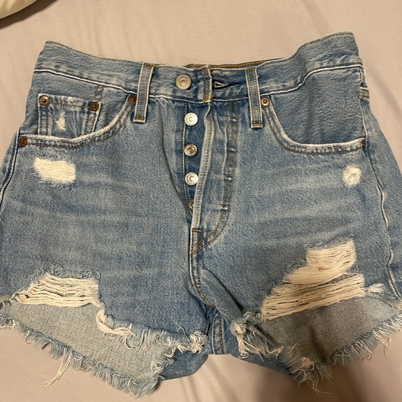 Levi’s Jean shorts - Picture 2 of 2